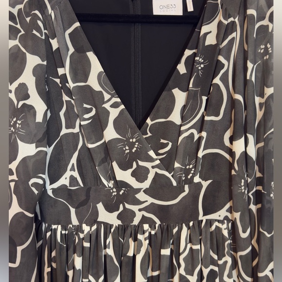 One33 Social Gray + White Floral Maxi Dress, Like New, Size Medium - Picture 4 of 6